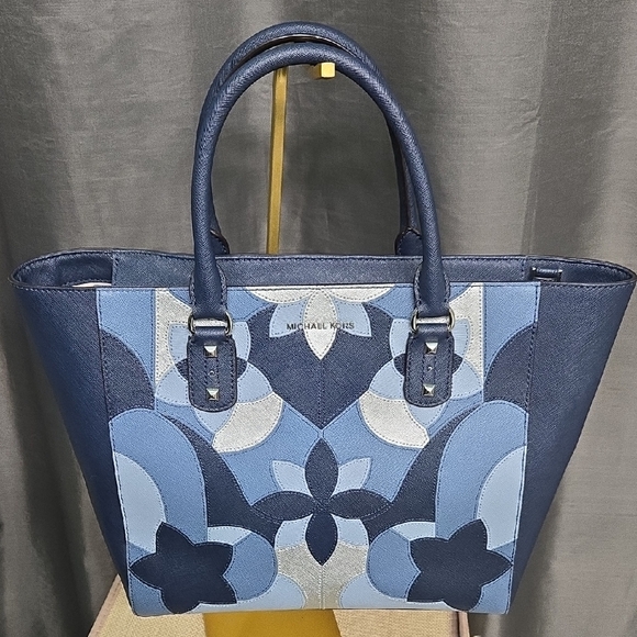 Michael Kors Blue  Patterned Tote EUC - Picture 1 of 16